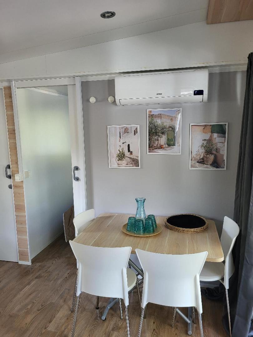 Mobilheim Andrea Wunderschoene Ferienwohnung Direkt Am Meer イェゼラ エクステリア 写真
